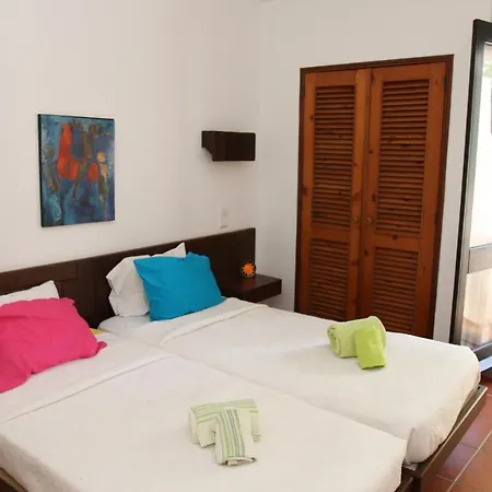 Jacaranda - 550m From The - Free Wifi - By Bedzy