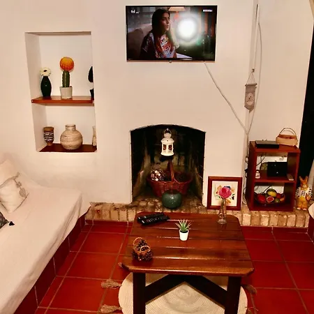 Jacaranda - 550m From The - Free Wifi - By Bedzy