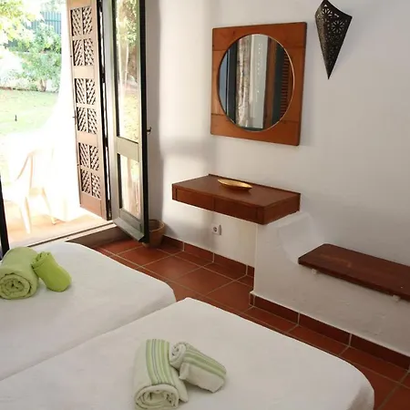 Jacaranda - 550m From The - Free Wifi - By Bedzy Villa *