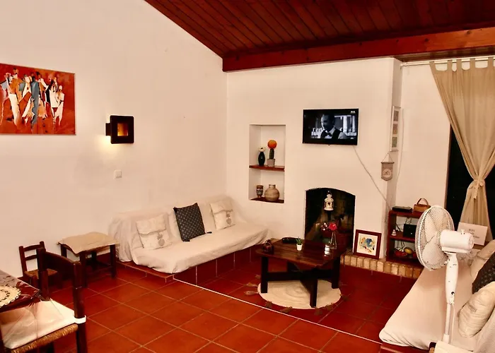 Jacaranda - 550m From The - Free Wifi - By Bedzy