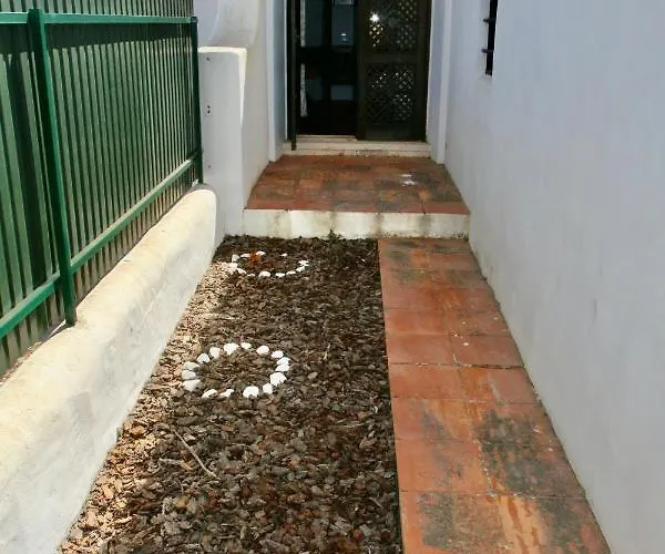 Jacaranda - 550m From The - Free Wifi - By Bedzy Villa