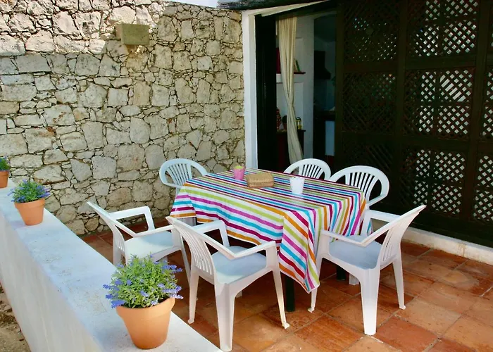 Jacaranda - 550m From The - Free Wifi - By Bedzy *