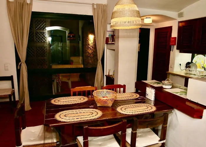 Jacaranda - 550m From The - Free Wifi - By Bedzy