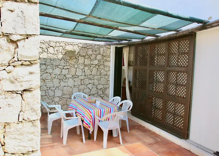 Jacaranda - 550m From The - Free Wifi - By Bedzy Villa