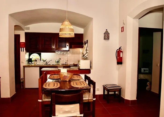 Jacaranda - 550m From The - Free Wifi - By Bedzy Villa