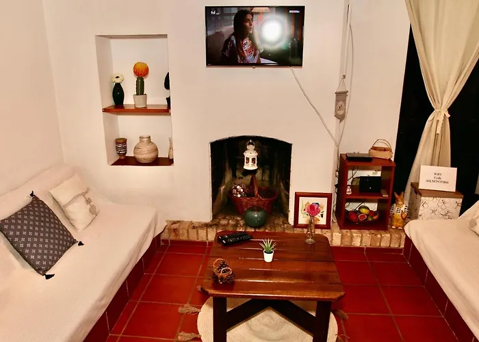 Jacaranda - 550m From The - Free Wifi - By Bedzy