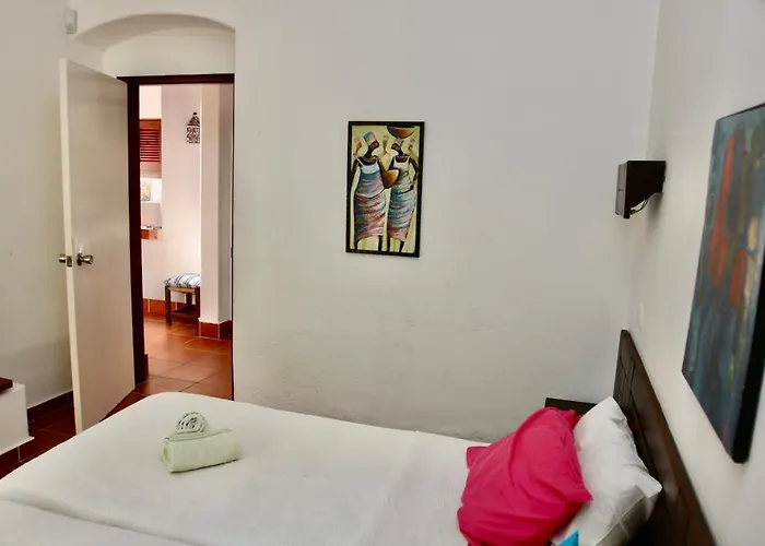 Jacaranda - 550m From The - Free Wifi - By Bedzy *