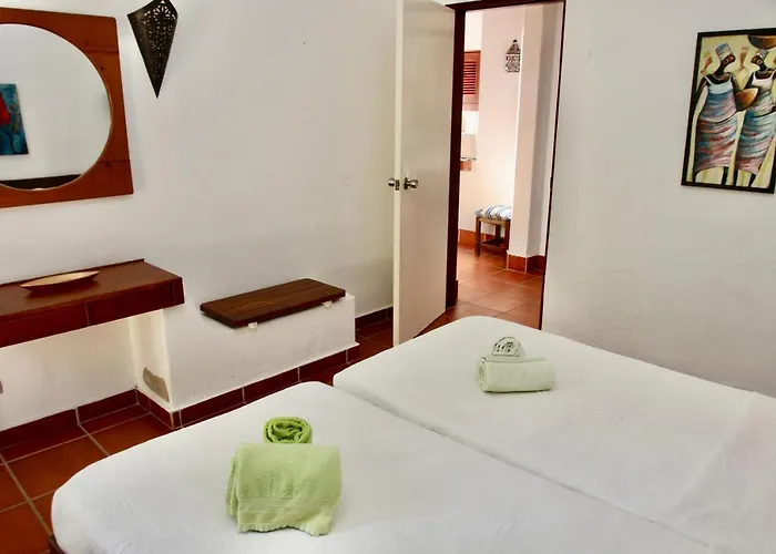 Jacaranda - 550m From The - Free Wifi - By Bedzy