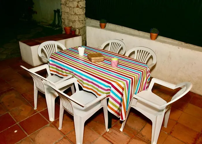 Jacaranda - 550m From The - Free Wifi - By Bedzy וילה